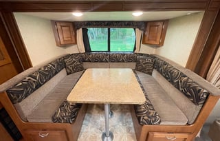 Lance 2185, Sleep 7 w/Triple Bunk, Fully Stocked