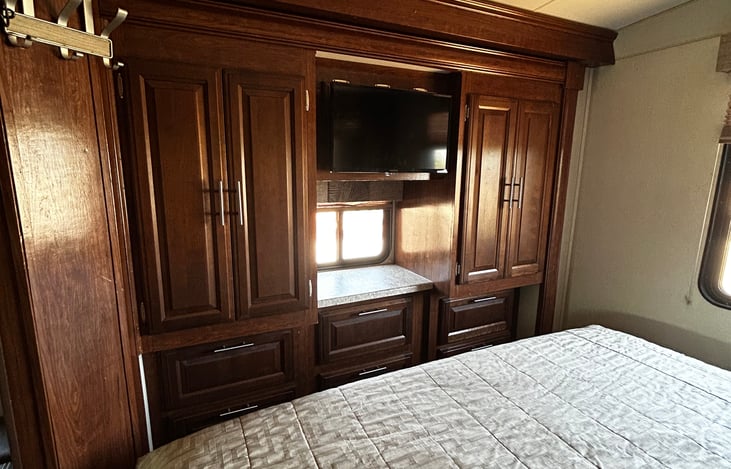 Linens and pillows included.