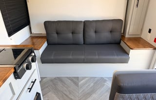Coastal Camping ! Easy to tow! Sleeps 5-6/Bunks!