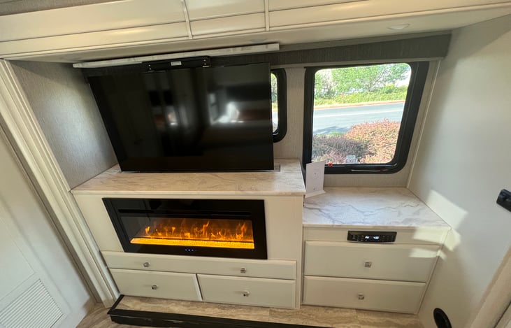 Once you're done folding laundry, you can relax in the master bed and binge some of your favorite shows! Remember, having Starlink on board will allow you to do just that