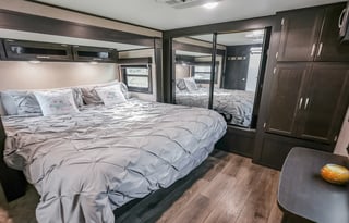 WOW King bed 3 slides looks like 5th wheel inside