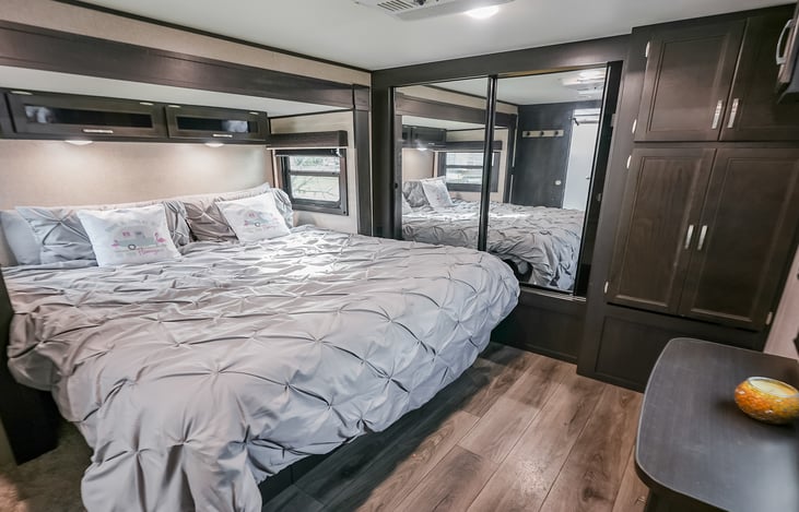 KING bed Large room with slide out !!