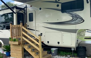 Fun  n Sun 2020 Grand Design Solitude 375RES