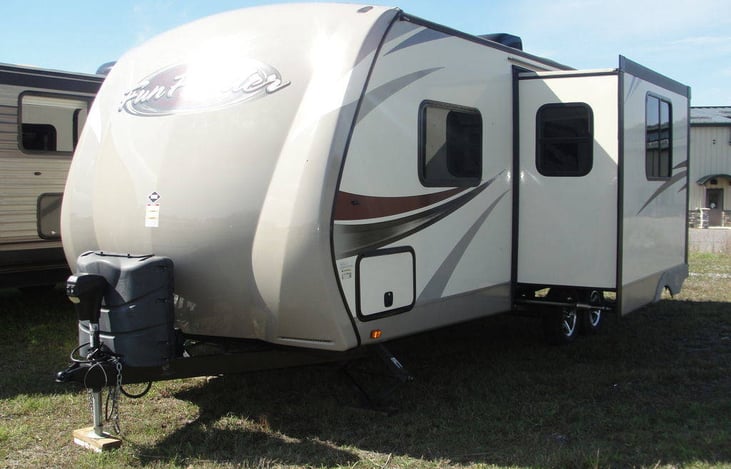 27.0 Fun Finder XTREME LITE F-242BDS Travel Trailer | RVshare