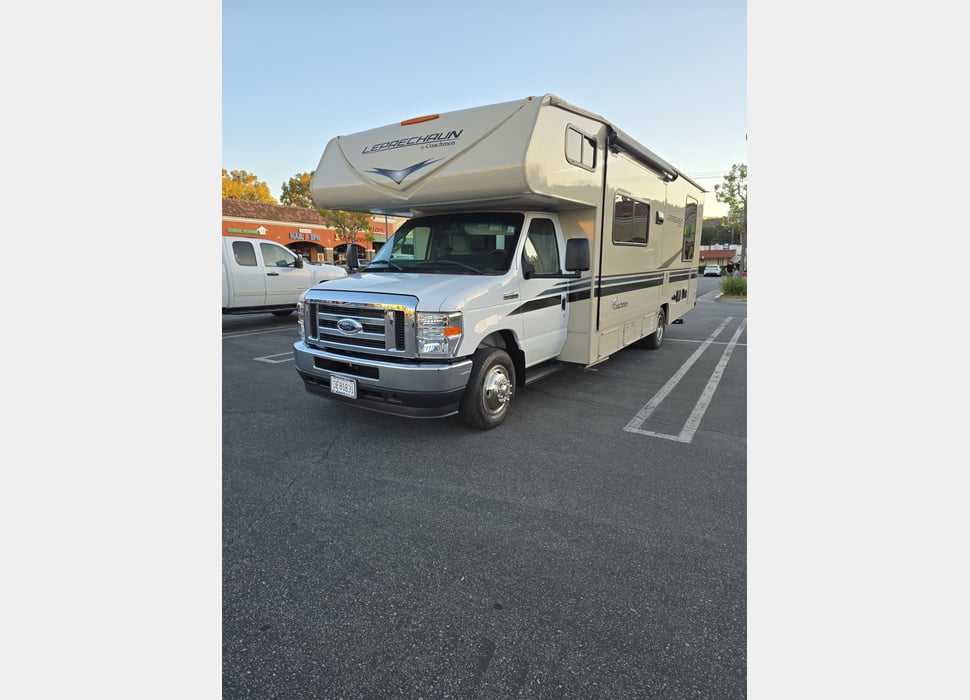 Class C Motor Home rentals in TUJUNGA