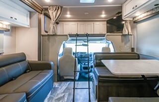 2024 Gulfstream 32ft W/ BUNKS
