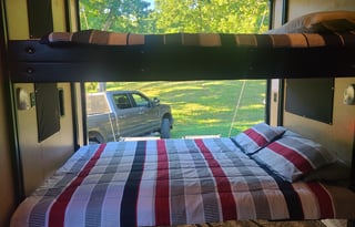 Vengeance Toyhauler Sleeps 7