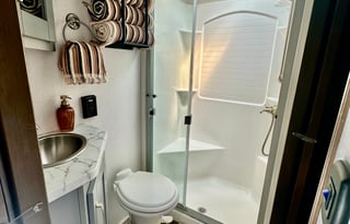 Upscale Getaway On Wheels  (DELIVERY ONLY)