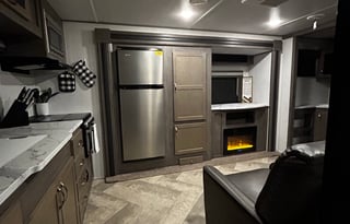 The Perfect Couples Getaway–King Bed + Cozy Vibes