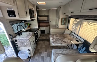 SUMMER SALE - 2022 Thor Chateau 22E