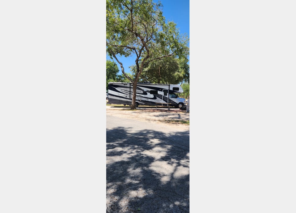 Class C Motor Home rentals in Gonzales