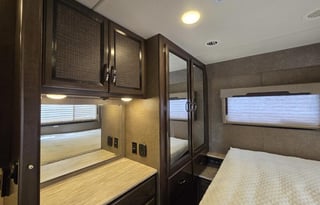 2017 Thor Motor Coach Vegas 25.4