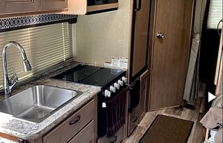 Tour New England in a 2019 Thor Freedom Elite 22FE