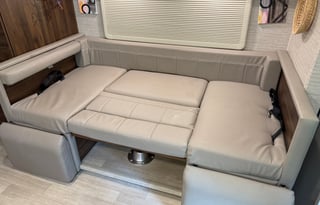 Cozy up with a View - Sprinter V6 Diesel