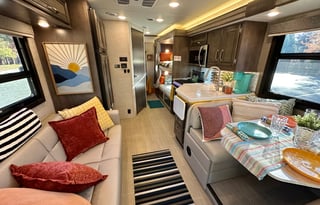 ‘Endeavor’ Loaded with Amenities + Sleeps 10!