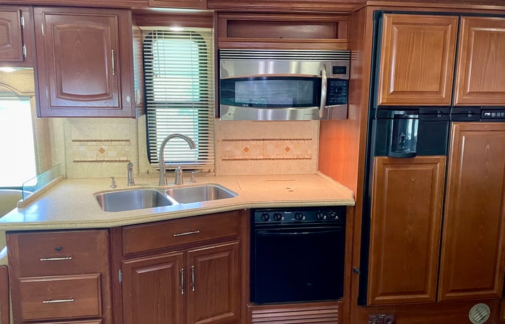 Refrigerator, freezer, 3 burner stovetop, microwave and convection oven in kitchen!