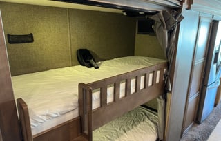 2019 Newmar Ventana 40ft Luxury Bunkhouse Diesel