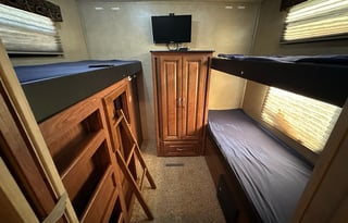 2013 Forest River WILDCAT 34' Bunkhouse 5th Wheel