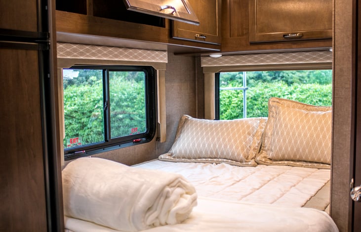 Queen size bed in master has a new lux mattress!