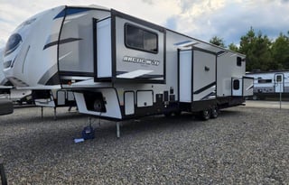 The Glamper Camper - Pet Friendly & Delivery Avail