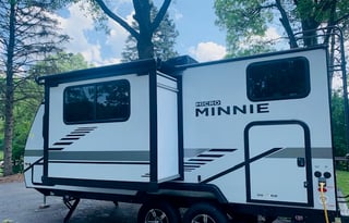 Who lives like WE DO? We DO!