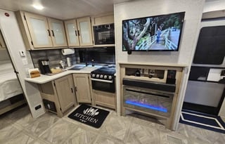 WANDERWHEELS RV ON THE ROAD