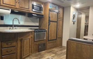 Zinger 2 room  bunk house. Delivery only