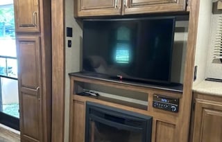 2018 Keystone RV Laredo - so much room!!!
