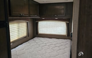 2017 Thor Motor Coach Chateau 22E