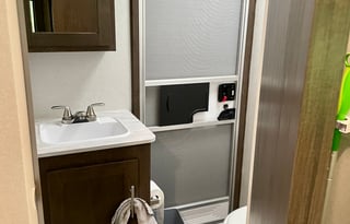 Pet Friendly and Kid Approved Spacious Camper