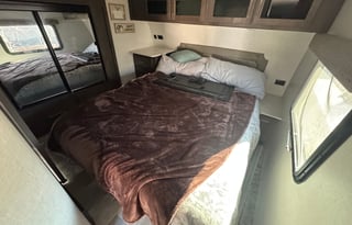 Gill Family RV 5th wheel