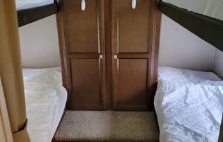 MoJo's 2018 Coachmen Freedom Express 29SE Sleeps 9