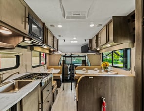 Coachmen RV Leprechaun 230FS Ford 450