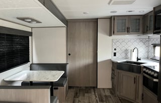 Roxana’s excellent Travel trailer