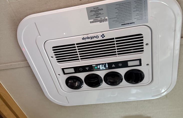 Low Power state-of-the-art heating and cooling keeps "Winne" at a comfortable temperature, and it runs on the batteries -- even while you are driving.