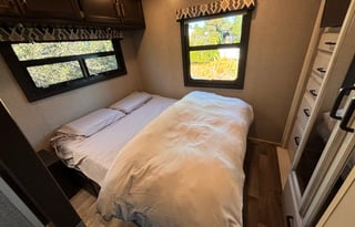 2021 Jayco Alante 29F with Bunk beds and WiFi