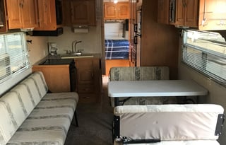 2005 28ft Toy Hauler Large Garage Pets ok free gen