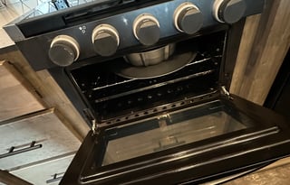 Comfortable Pet Friendly RV Loaded with Extras!!