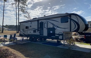 Fully Stocked 5th wheel KZ Durango 3 Queen Beds