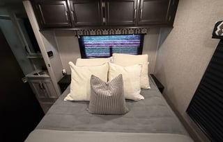 2022 Entegra Odyssey 31F–Sleeps 10, Wifi, Loaded