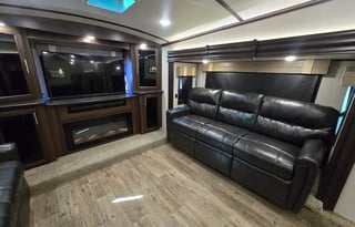 2018 Jayco North Point 381FLWS