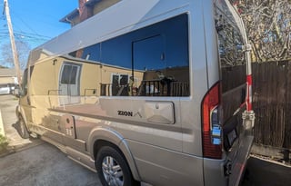 Roadtrek Zion lithium batteries & option Starlink