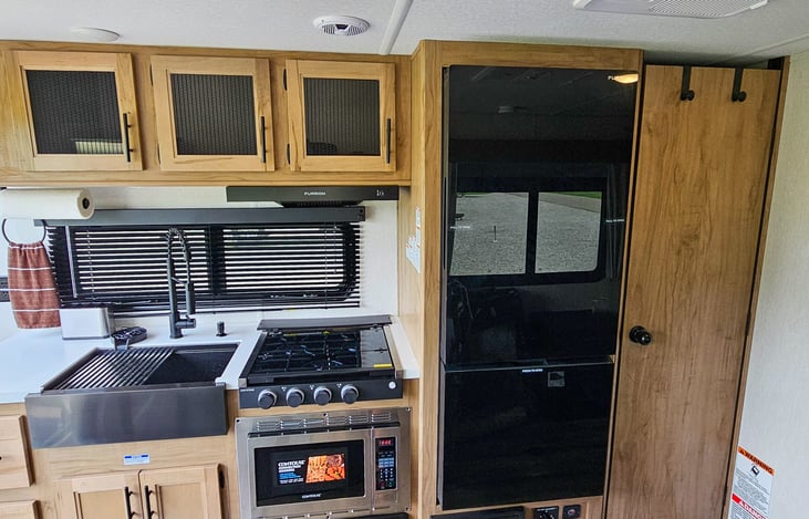 Ample kitchen space for cooking any meal. Large sink with cup cleaner, gas stove, Microwave/Convection combo, large fridge and large pantry.