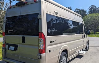 Roadtrek Zion lithium batteries & option Starlink