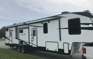 Dutchmen Atlas Fifth Wheel