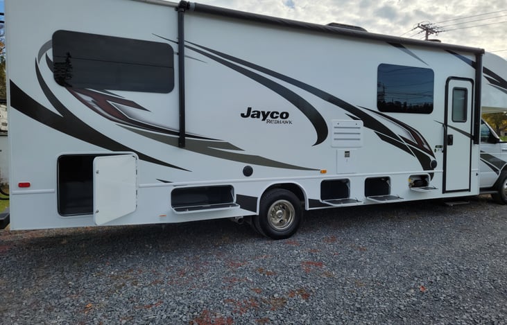 4 storage compartments + 41 lb Propane Tank