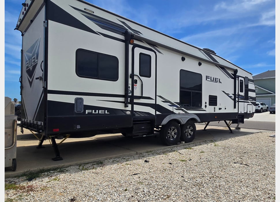 Toy Hauler rentals in Sandia