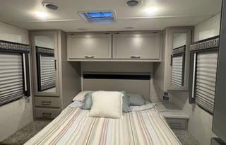 Family RV I 2025 Thor Quantum | Sleeps 5