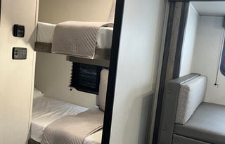 EZ TO TOW, FULLY STOCKED 2021 Keystone Mini