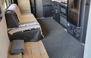 Cherokee "GreyShewolf" w/Patio